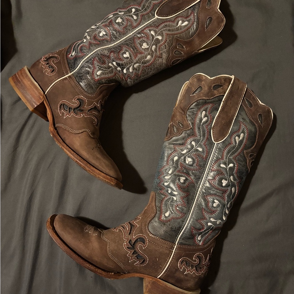 Brown Embroidered Western Cowgirl Boots